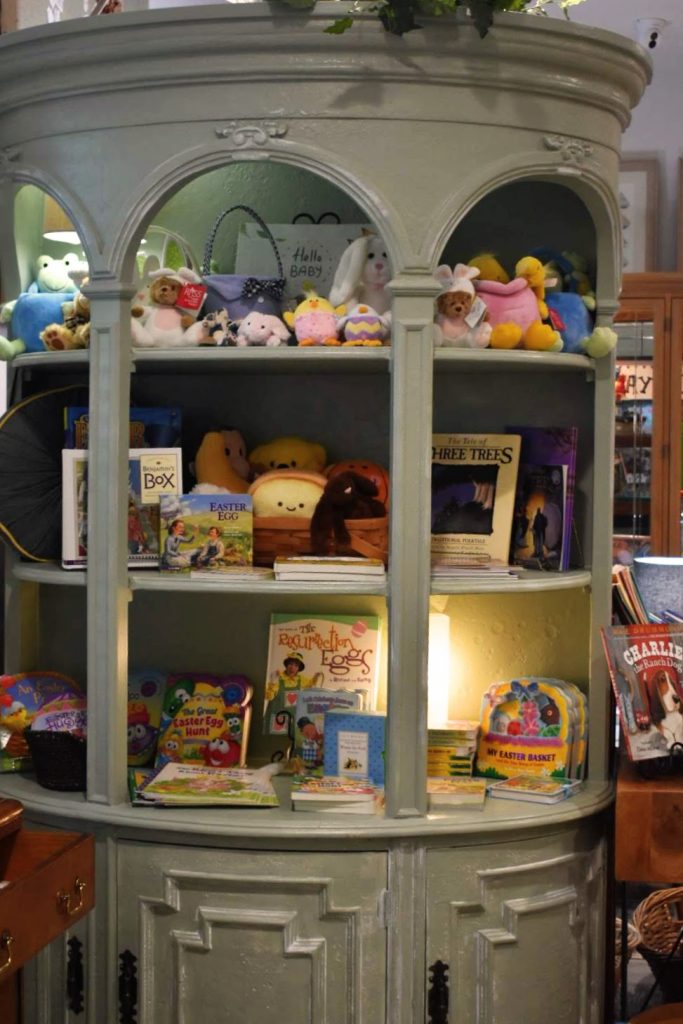 Tiny Treasures Arlington Resale